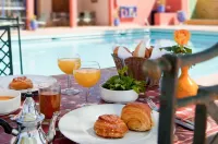 Kenzi Azghor - breakfast