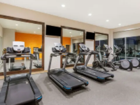 La Quinta Inn & Suites by Wyndham Kansas City Beacon Hill Hotels in Kansas City
