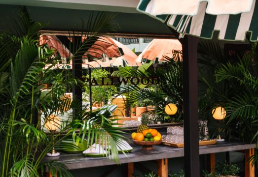 Palihotel Hollywood의 트렌디한 내부 인테리어와 바