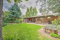< 3 Mi to Pearl St: Home w/ Large Yard in Boulder - 3-نجوم