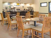 Days Inn by Wyndham Collinsville/St. Louis - breakfast