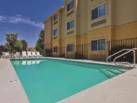 La Quinta Inn & Suites by Wyndham Tulare - Pools