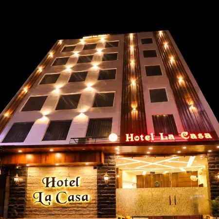 Hotel la Casa, Amritsar Отели рядом с достопримечательностью «Храм международного общества сознания Кришны»