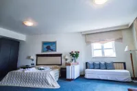 Crithoni's Paradise Hotel