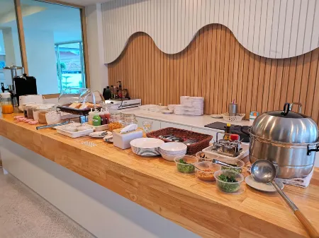 Mali House Sakon Nakhon Отели рядом с достопримечательностью «Wat Ban Nong Sai Khao»