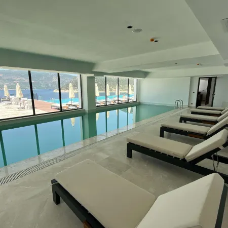 LURES HOTEL