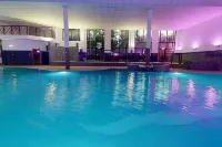 Village Hotel Leeds North - Pools