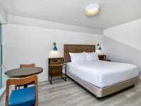 SoMa House – No Resort Fee Hotels near Monarch