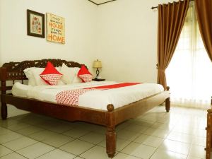 OYO 604 Cemara's Homestay