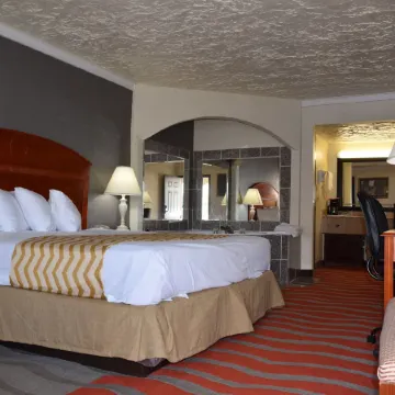 Travelodge Inn & Suites by Wyndham Norman