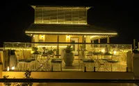 Petit Palais by Crossway - Hot Tub
