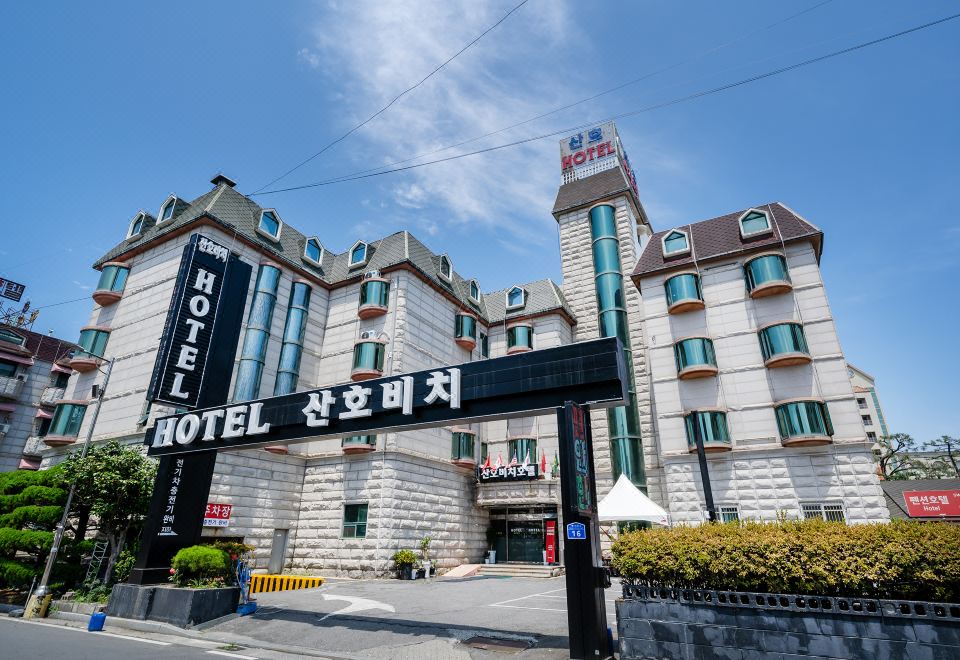 산호비치호텔 주변 바다 풍경