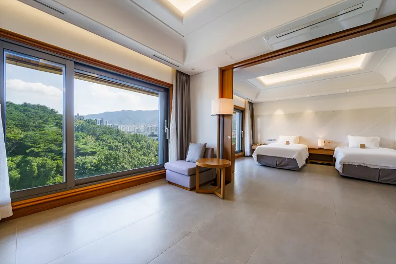 Pinegrove Hotel