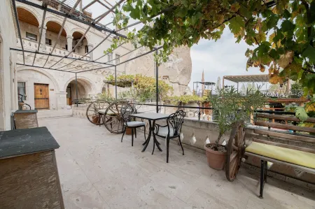 Roma Cave Suite