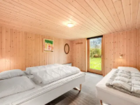 "Scarlet" - 400m to the Fjord