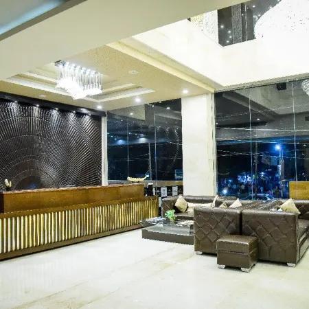 Dng the Grand Hotel