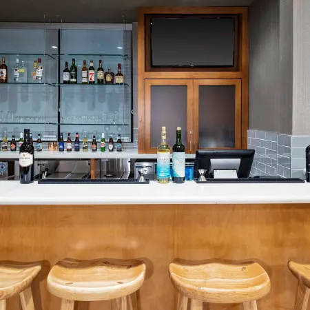 SpringHill Suites Kansas City Plaza Отели рядом с достопримечательностью «Стадион «Эрроухед»»