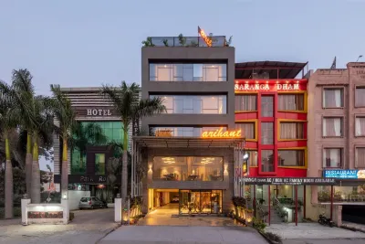 DLS旅館的Arihant飯店 Vishnu Ghat附近的飯店