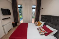 L.M Club Hotel - Kolam Renang