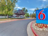 Super 8 by Wyndham Santa Rosa North - Gym