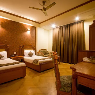 Hotel Sunstar Grand โรงแรมใกล้ถนนช้อปปิ้ง Karol Bagh