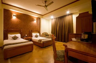 Hotel Sunstar Grand โรงแรมใกล้ถนนช้อปปิ้ง Karol Bagh