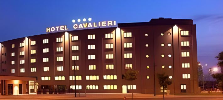 Phi Hotel Cavalieri Отели в г. Кунео