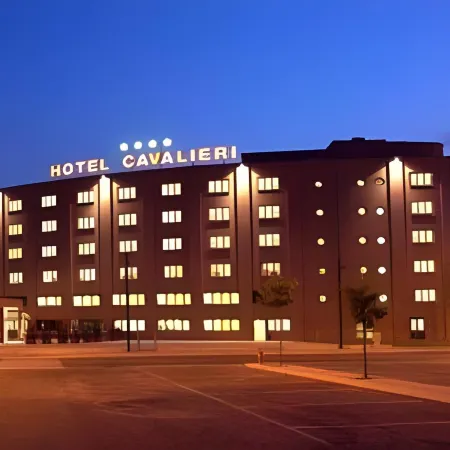 Phi Hotel Cavalieri Отели в г. Бра