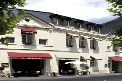 Brit Hotel le Lion d'Or Chinon Hotel di Cravant-les-Coteaux
