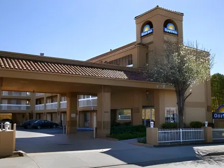 Days Inn by Wyndham Hayward Airport Отели рядом с достопримечательностью «Хэйворд Джапанес Гарденс»