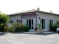 Hôtel Saint Louis Hotels in Le Thor