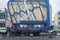 RedDoorz Premium near Bandung Station Hotel dekat Sudirman Street Day and Night Market