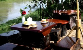 Baan Rim Klong Resort