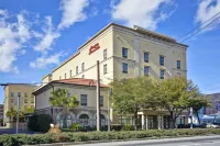 Hampton Inn & Suites Savannah Historic District Các khách sạn ở Savannah