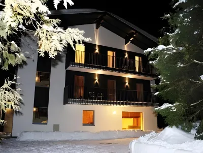 Apartmenthouse 5 Seasons - Incl Summer Card by All in One Apartments
