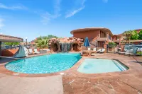 Best Western Coral Hills - مسبح