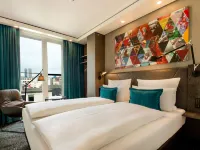 Motel One Frankfurt-Römer Hotels near Iron Footbridge