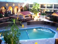 Ramada by Wyndham Fredericton - piscina