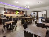 La Quinta Inn & Suites by Wyndham Deer Park Hotels in Deer Park