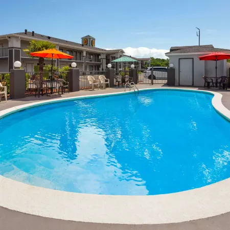 Super 8 by Wyndham Prattville Montgomery