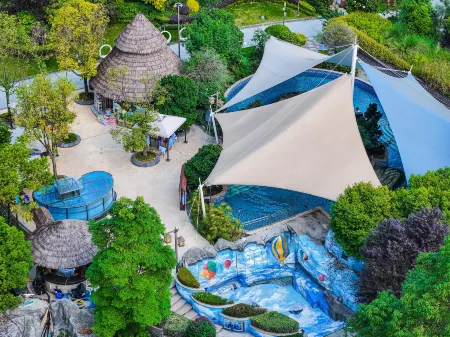 Holiday Inn Express Chengdu Wenjiang Hotspring Отели рядом с достопримечательностью «Liucheng Residential District Wansheng Community Activity Center»