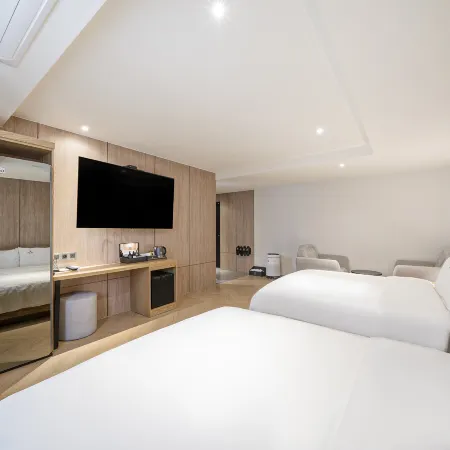 Gimhae The Van Hotel