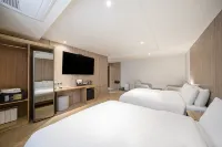 Gimhae The Van Hotel