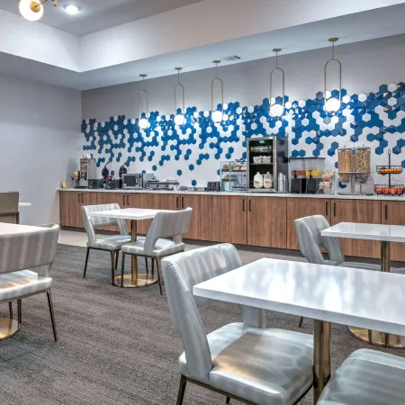 La Quinta Inn & Suites by Wyndham Decatur