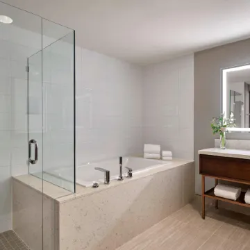 Sheraton Vancouver Guildford Hotel