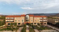 Auberge Jomana Park Hotel berhampiran Tatcha