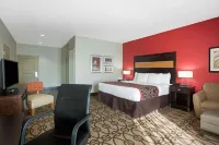 La Quinta Inn & Suites by Wyndham Pearsall Hotels in Pearsall