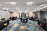 La Quinta Inn & Suites by Wyndham Greensboro NC - 2-Star
