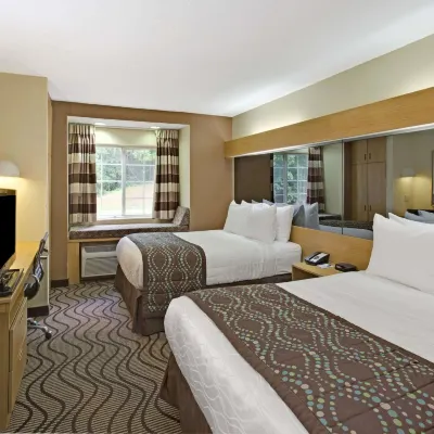 Microtel Inn & Suites by Wyndham Charlotte/University Place Hotel dekat Mal Tryon