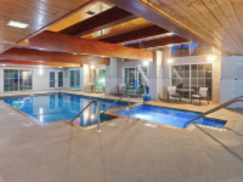 Holiday Inn Express & Suites Port Washington by IHG Hotels in Ozaukee County